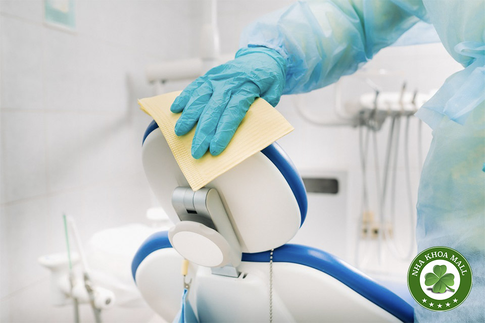 Các bước vệ sinh ghế máy nha khoa đơn giản giúp nha sĩ ghi điểm với khách hàng 