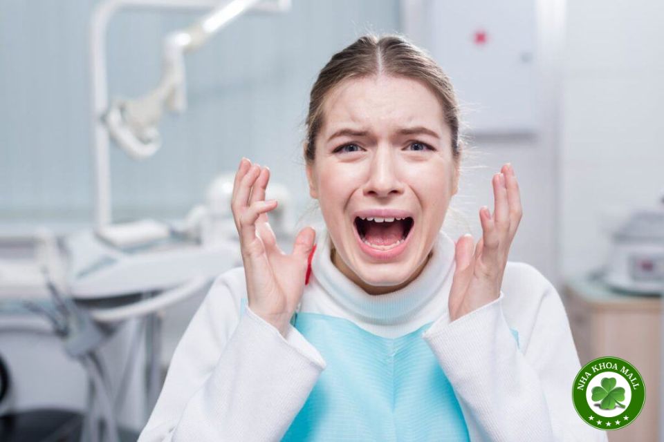 Vì sao trẻ em sợ nha sĩ? Vai trò của âm thanh trong phòng khám