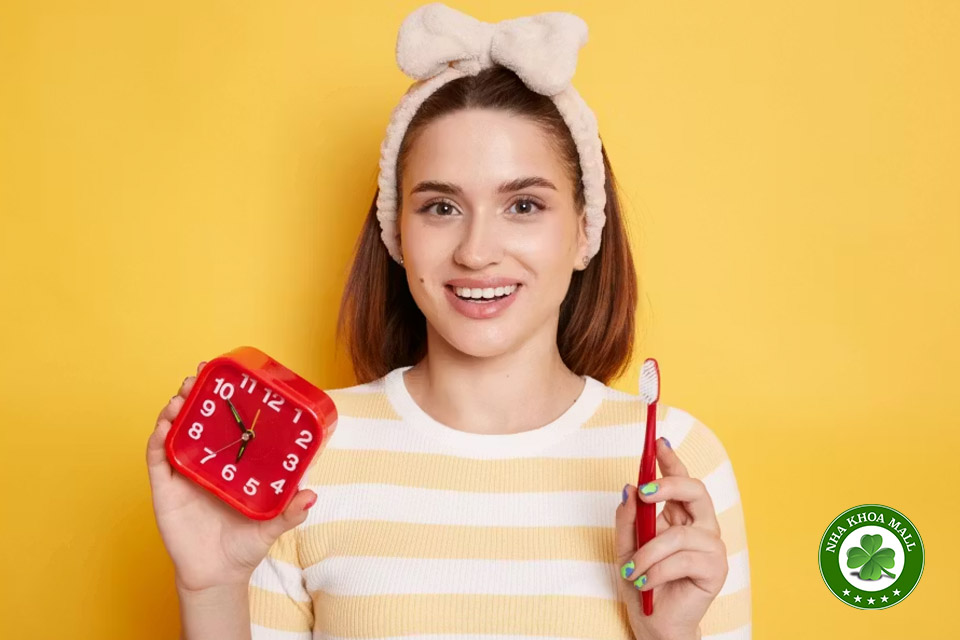 Có nên trì hoãn đánh răng sau bữa ăn? Hiểu đúng để bảo vệ men răng