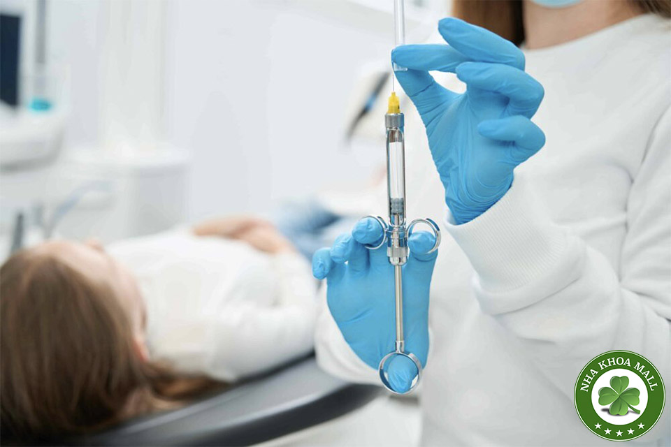 Tại sao phải dùng adrenaline trong sốc phản vệ, chứ không phải các thuốc vận mạch khác?