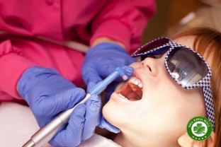 Thúc đẩy chăm sóc sức khỏe răng miệng cho người khiếm thị