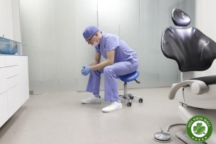 Sức khỏe tinh thần của bác sĩ nha khoa: Nỗi niềm thầm lặng sau nụ cười bệnh nhân