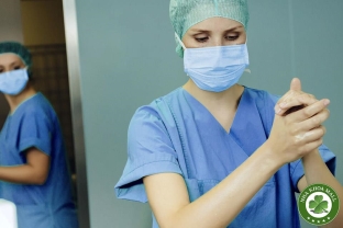 Nước rửa tay ngoại khoa: Lá chắn vô hình bảo vệ nha sĩ và bệnh nhân